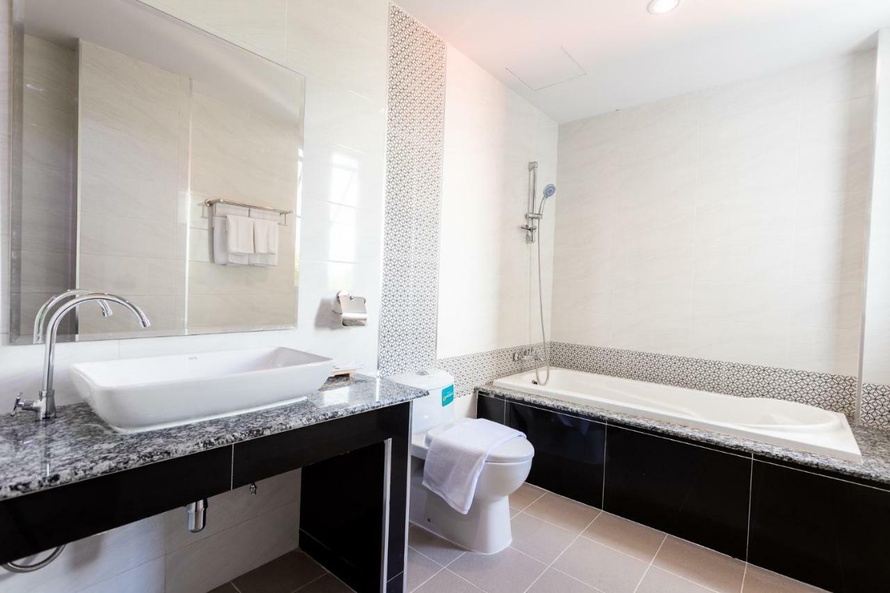 O2 Hotel Lop Buri 外观 照片